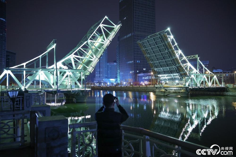 天津解放橋進(jìn)行最大開啟角度調(diào)試工作