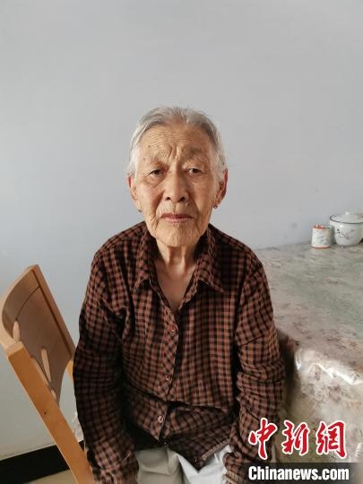 薩仁托婭拍攝的“草原母親”?！∷_仁托婭供圖