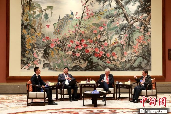 9月27日，尼山世界文明論壇在曲阜舉行，圖為該論壇的“高端訪談”活動(dòng)?！×籂?攝