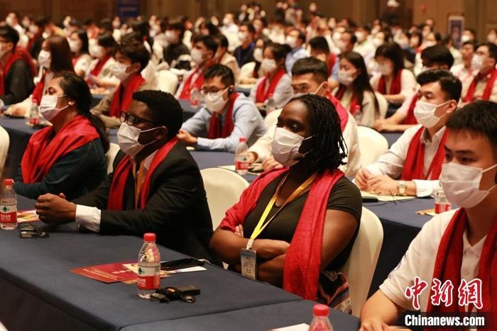 第十六屆“聯(lián)合國教科文組織孔子教育獎”9月27日晚在山東曲阜揭曉。梁犇 攝