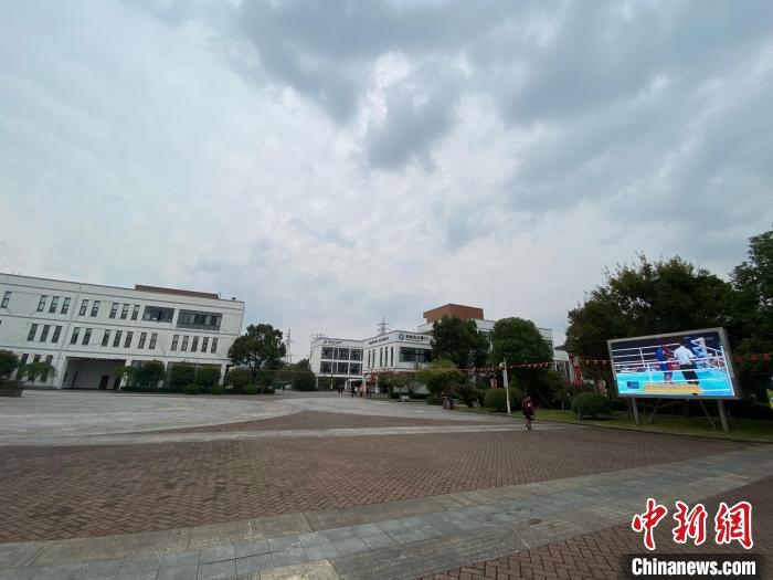寧波市第二少年兒童業(yè)余體育學(xué)校?！×植?攝