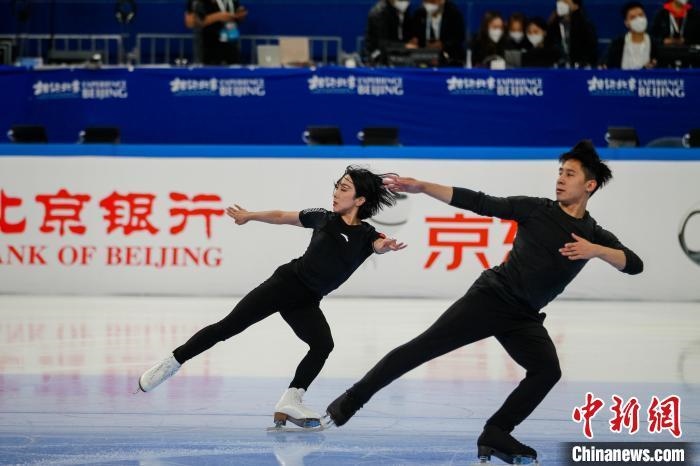 圖為隋文靜、韓聰在測試賽期間進行官方訓練 王洋 攝