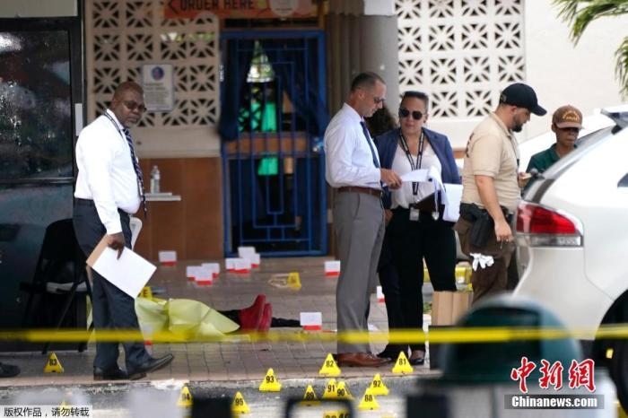 當(dāng)?shù)貢r(shí)間5月30日凌晨，位于美國佛羅里達(dá)州東南部的邁阿密戴德縣發(fā)生大規(guī)模槍擊事件，造成2人死亡、20多人受傷。圖為槍擊案現(xiàn)場(chǎng)。