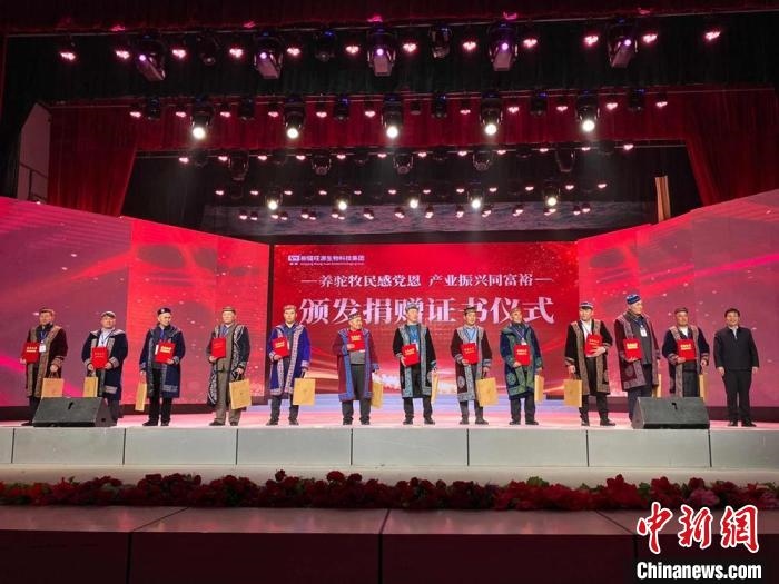 阿勒泰地區(qū)牧民靠企業(yè)的幫扶走上了致富道路?！」o琨 攝