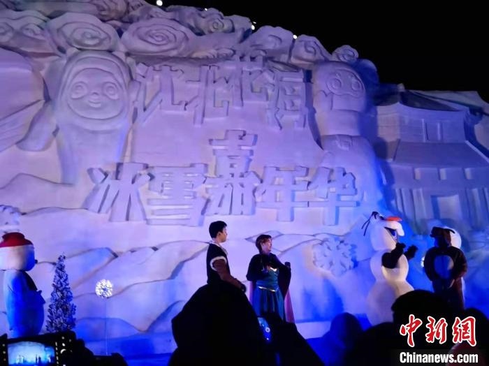 活動(dòng)現(xiàn)場(chǎng)表演的《冰雪奇緣》很受歡迎?！≮w桂華 攝