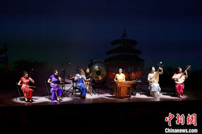 6日，“相約北京”奧林匹克文化節(jié)暨第22屆“相約北京”國際藝術(shù)節(jié)在京開幕?！?lt;a target='_blank' href='/'>中新社</a>記者 富田 攝