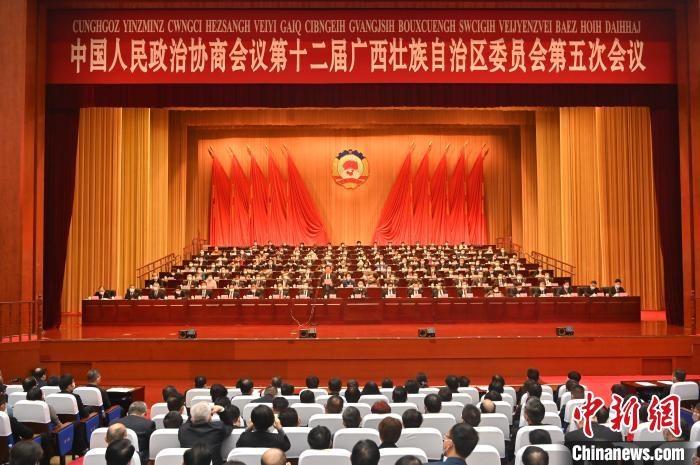 圖為大會閉幕?！∮峋?攝