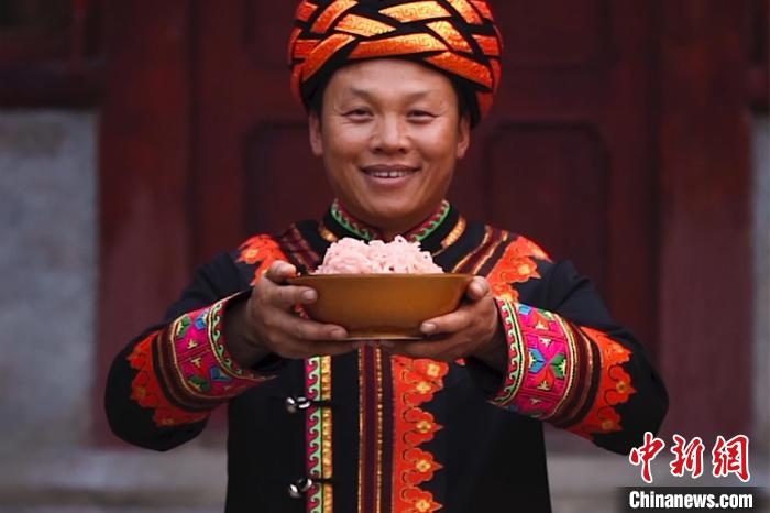 圖為“暢饗云宴”巧手年菜系列短視頻截圖?！『h(yuǎn)航 攝