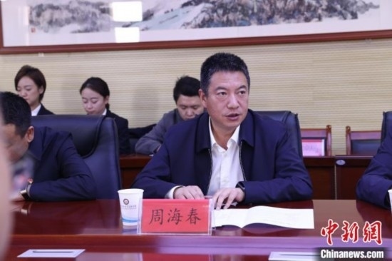 圖為西寧城市職業(yè)技術(shù)學(xué)院黨委書記周海春發(fā)言。青海省人民檢察院供圖