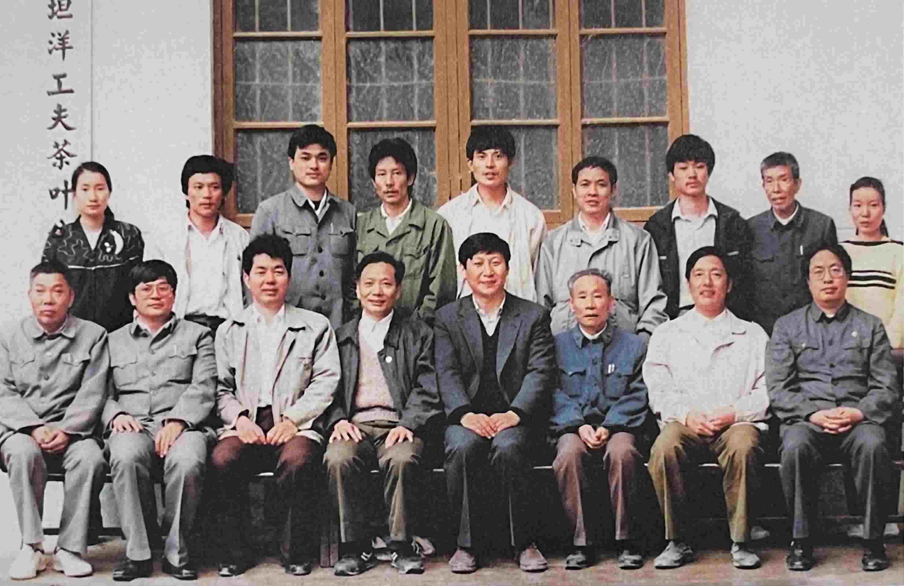 1990年5月，剛調(diào)任福州市委書記的習(xí)近平到寧德交接工作時(shí)，調(diào)研福安市社口鄉(xiāng)坦洋工夫茶葉公司。