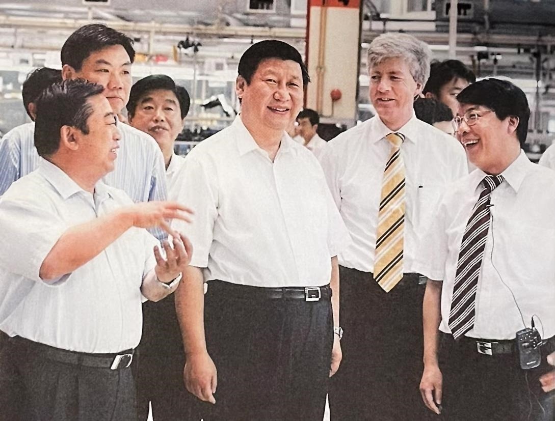 2007年7月，習(xí)近平調(diào)研上海大眾汽車有限公司。