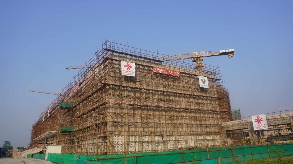 這是2023年5月23日在剛果（金）首都金沙薩拍攝的由中國(guó)援建的中部非洲文化藝術(shù)中心項(xiàng)目施工現(xiàn)場(chǎng)。