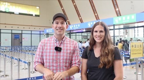 6月13日，來自美國的德拉古（Dragoo）夫婦將首次乘坐中老鐵路國際旅客列車從中國出境。李揚 攝