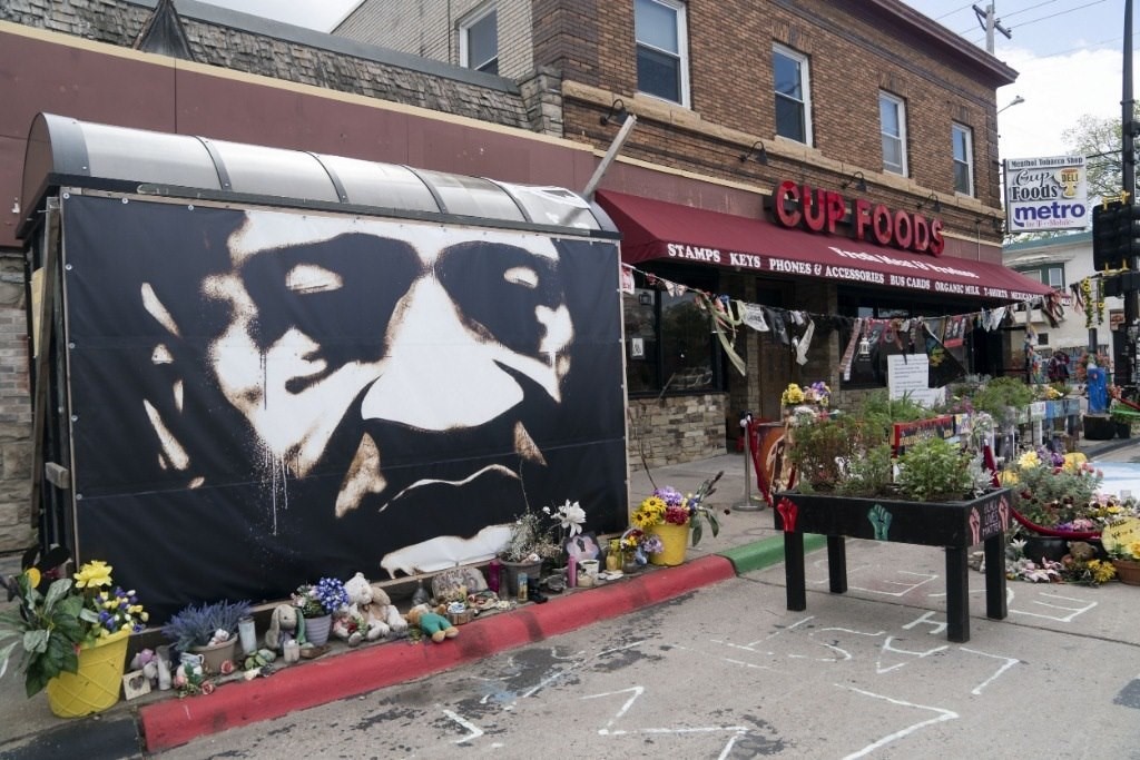 這是2022年5月22日在美國明尼蘇達(dá)州明尼阿波利斯市拍攝的弗洛伊德廣場。新華社記者劉杰攝