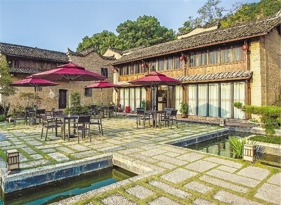 整治后的蓮都區(qū)下南山村催生眾多新業(yè)態(tài)。 當?shù)毓﹫D