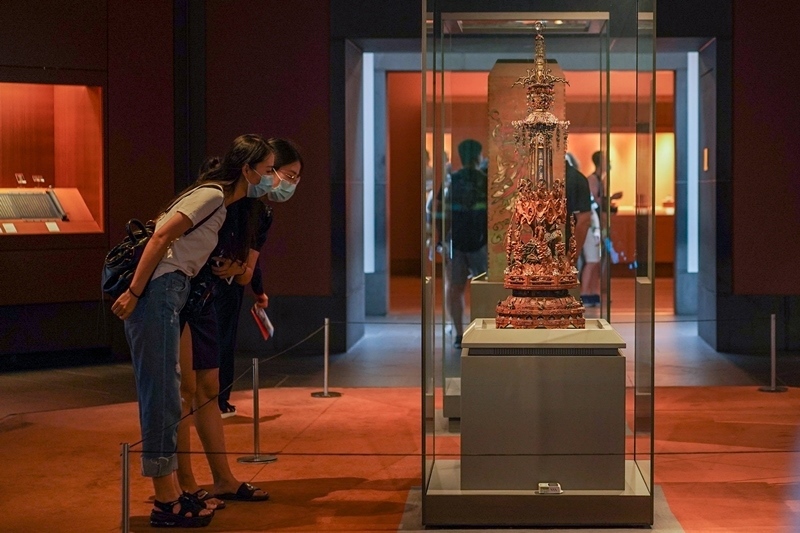 2020年7月24日，觀眾在蘇州博物館內(nèi)參觀。