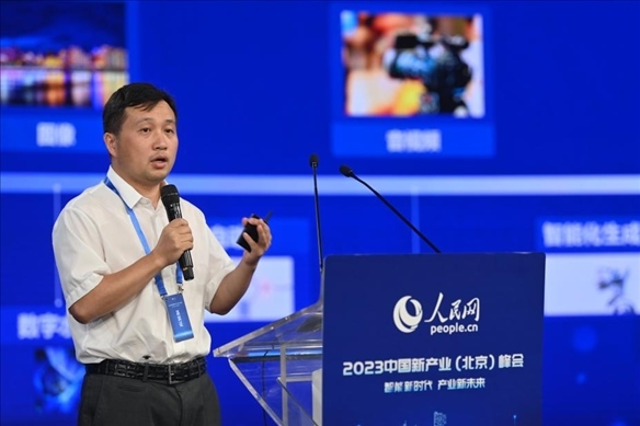 人民中科研究院院長、首席科學家李兵發(fā)表主旨演講。人民網(wǎng)記者 于凱攝