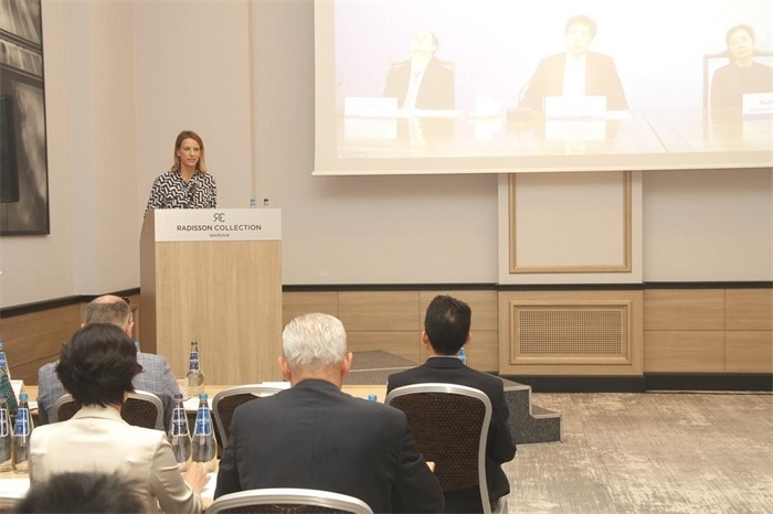 波蘭國家商會副主席卡羅麗娜致辭。