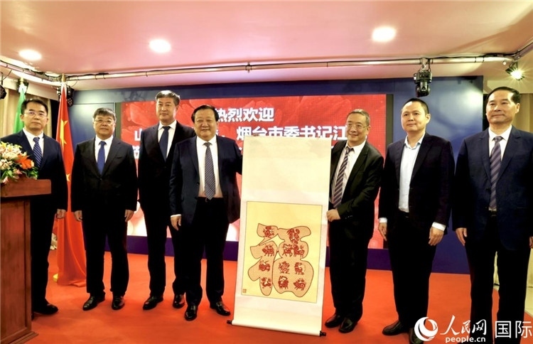 參加座談會(huì)的主要嘉賓合影留念。人民網(wǎng)記者宋亦然攝