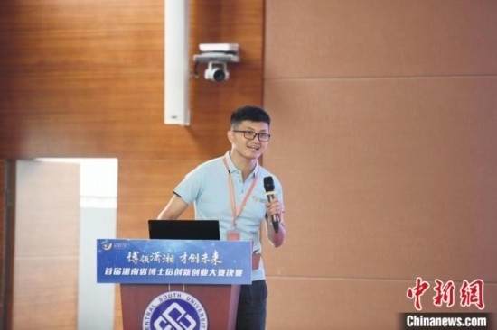 選手進(jìn)行路演。楊華峰 攝