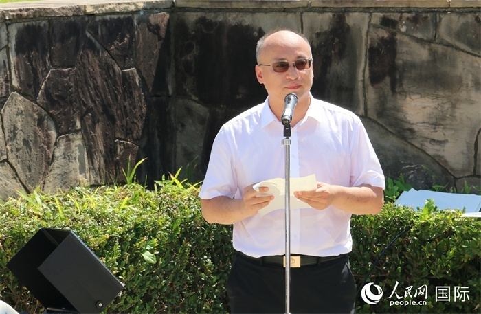 昆明市副市長安恩法在紀(jì)念儀式上致辭。人民網(wǎng) 許可攝