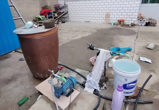 用來抽水的增壓泵。 人民網(wǎng)記者 金慧慧攝