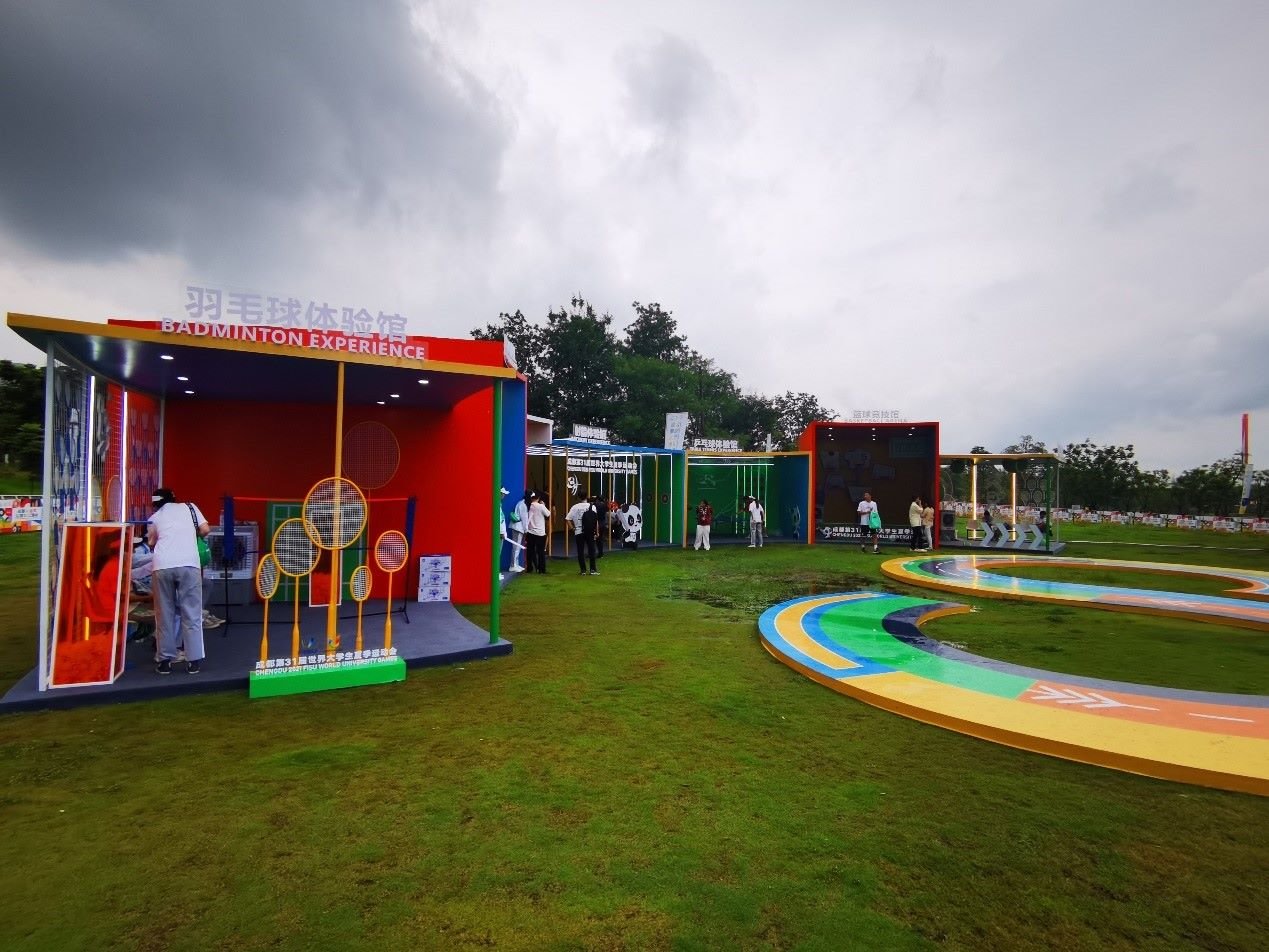 公園文化活動(dòng)內(nèi)各類體育項(xiàng)目體驗(yàn)區(qū)。 人民網(wǎng)記者 楊磊攝