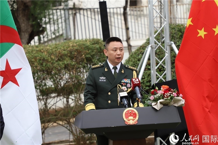 圖為胡璽鈞武官致辭。人民網(wǎng)記者 王傳寶攝