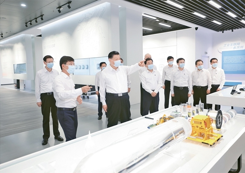 2023年7月5日至7日，中共中央總書(shū)記、國(guó)家主席、中央軍委主席習(xí)近平在江蘇考察。這是5日下午，習(xí)近平在蘇州工業(yè)園區(qū)考察。 新華社記者 鞠鵬/攝