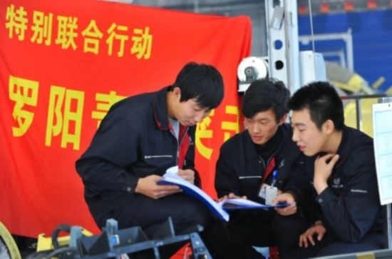 在工作中的“羅陽青年突擊隊”隊員。航空工業(yè)沈飛供圖