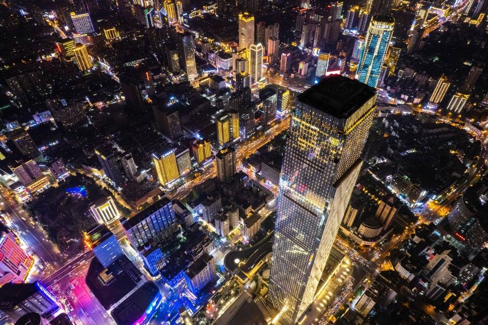 這是6月7日夜間拍攝的長沙城區(qū)景色（無人機照片）。新華社記者 陳思汗 攝