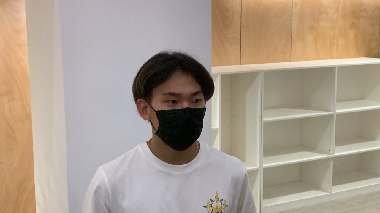 蘇翊鳴接受媒體采訪。荊政崳攝