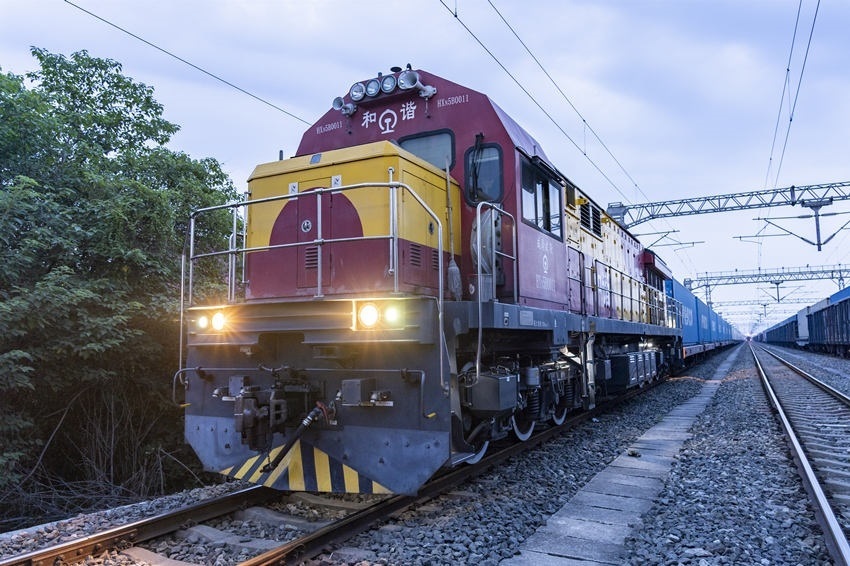 首趟中歐班列（成都）冷鏈專列到達(dá)成都國際鐵路港。青白江區(qū)委宣傳部供圖