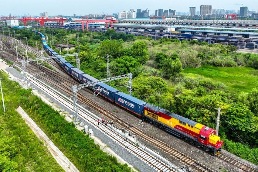 中歐班列（成渝）駛出成都國際鐵路港。青白江區(qū)委宣傳部供圖