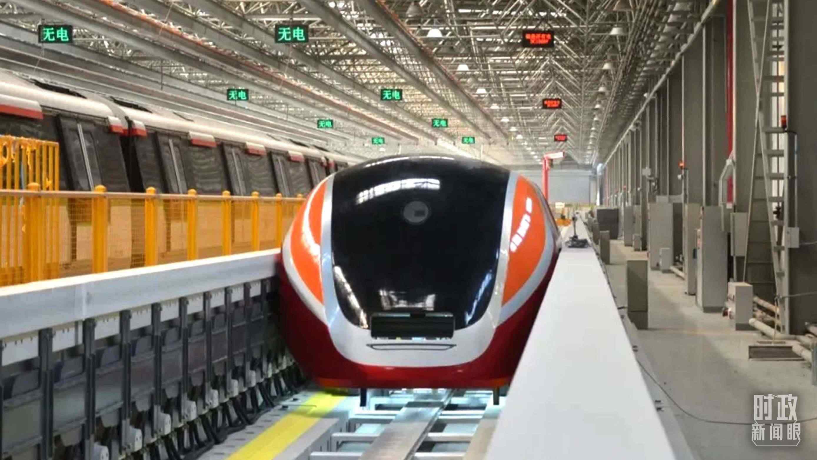 △3月31日，由中國(guó)中車自主研制的國(guó)內(nèi)首套高溫超導(dǎo)電動(dòng)懸浮全要素試驗(yàn)系統(tǒng)完成首次懸浮運(yùn)行。（圖/中車齊齊哈爾車輛有限公司）