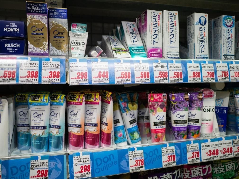 這是8月16日在日本東京新宿一商場(chǎng)拍攝的貨架。新華社記者張笑宇攝