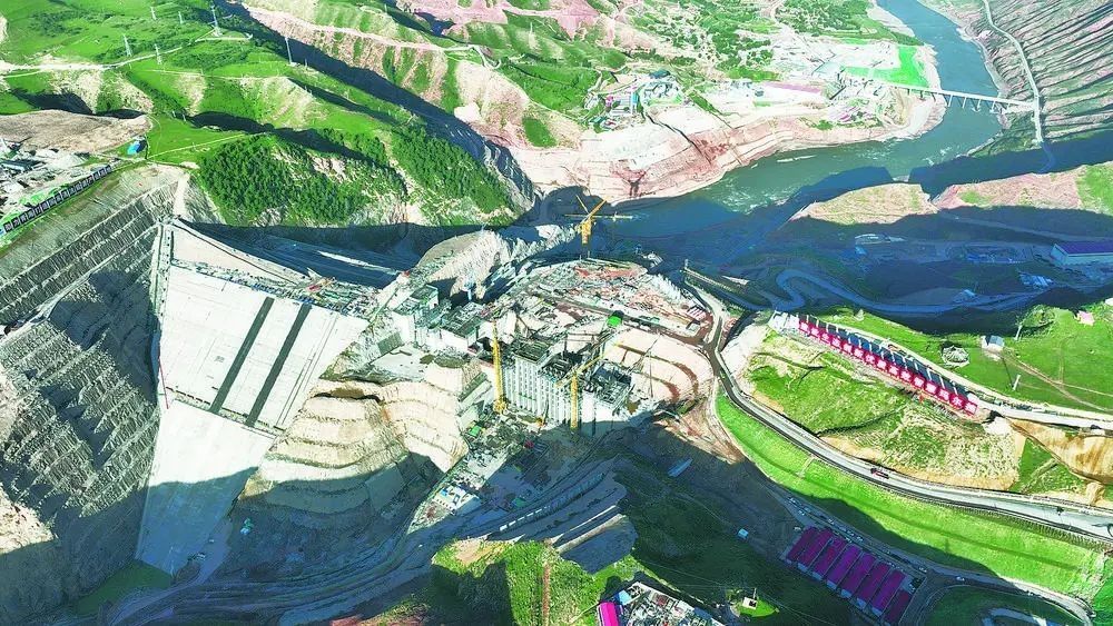 瑪爾擋水電站項(xiàng)目建設(shè)現(xiàn)場。國家能源集團(tuán)青海瑪爾擋水電站供圖