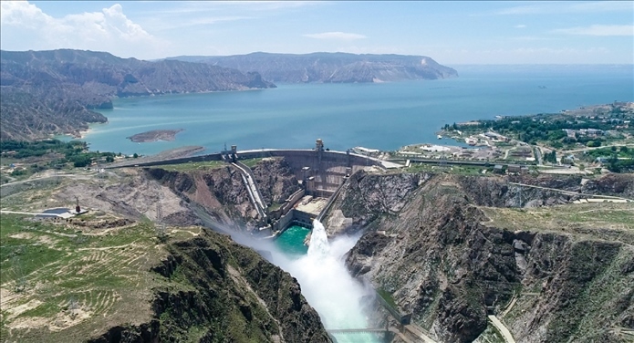 龍羊峽水電站開閘放水。國家電投黃河公司供圖