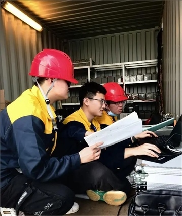 △2022年，長(zhǎng)征十一號(hào)運(yùn)載火箭在我國(guó)黃海以“一箭五星”方式成功發(fā)射。哈爾濱工程大學(xué)船海結(jié)構(gòu)物安全與舒適性團(tuán)隊(duì)為發(fā)射船進(jìn)行結(jié)構(gòu)動(dòng)態(tài)監(jiān)測(cè)。