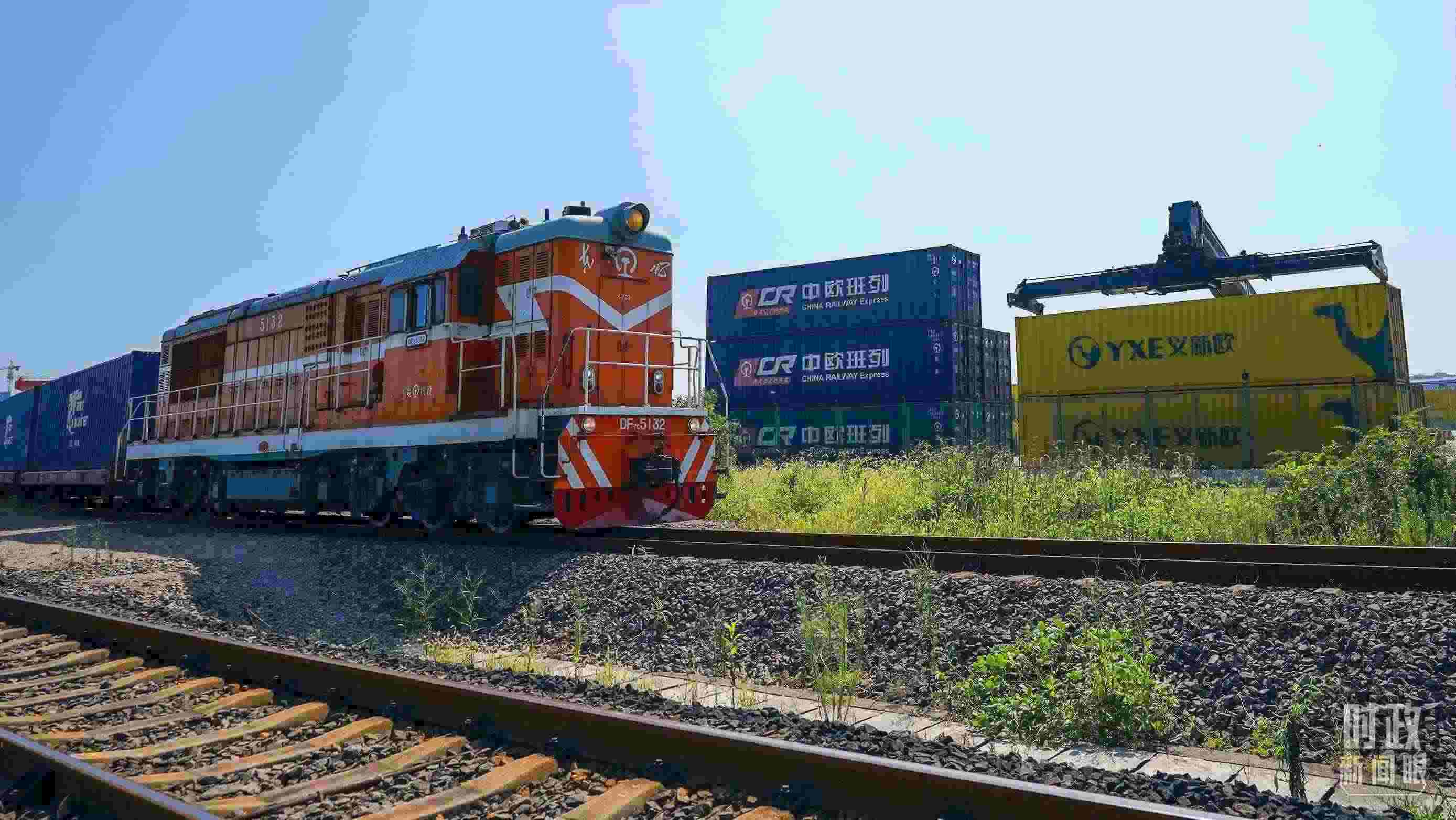 △“義新歐”先后開通了18條點對點的班列主線，業(yè)務范圍輻射50多個國家和160多個城市。（總臺國廣記者李晉拍攝）