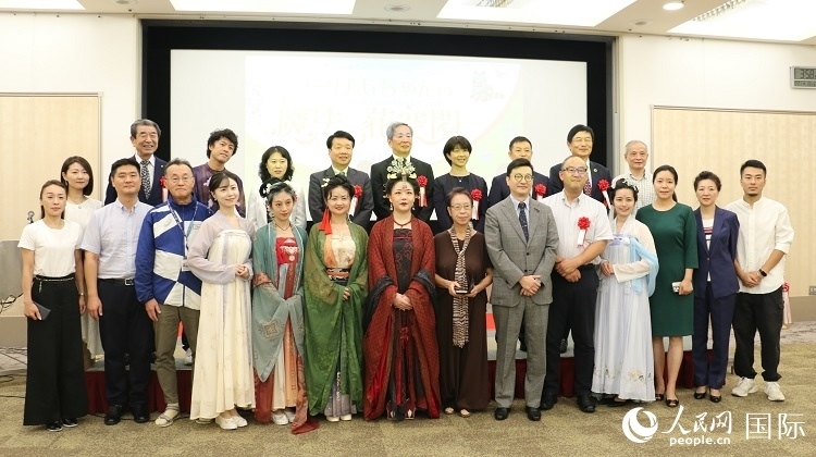 與會人員合影留念。人民網(wǎng) 許可攝