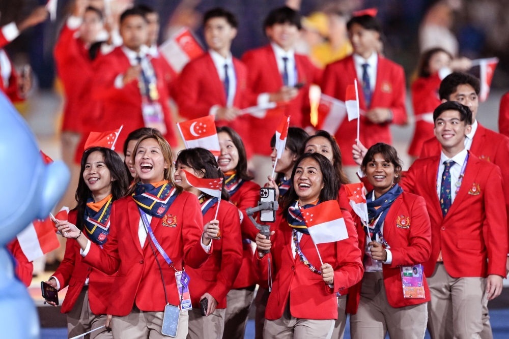 新加坡代表團在開幕式上入場。