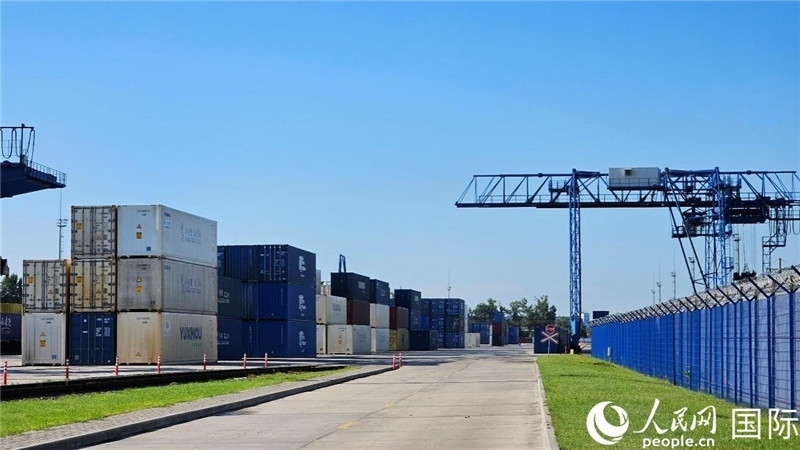 布列斯特北站，堆滿了來自中國的貨物。人民網(wǎng)記者 王震攝