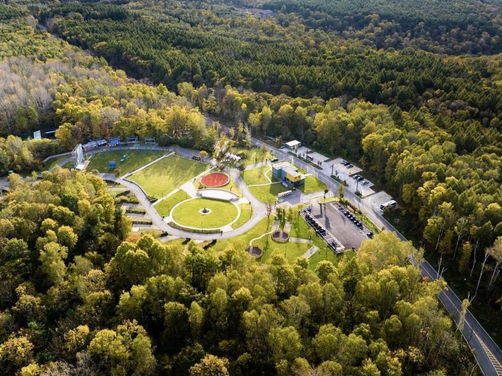 長(zhǎng)白山華美勝地已實(shí)現(xiàn)“綠電”直供。嚴(yán)磊攝