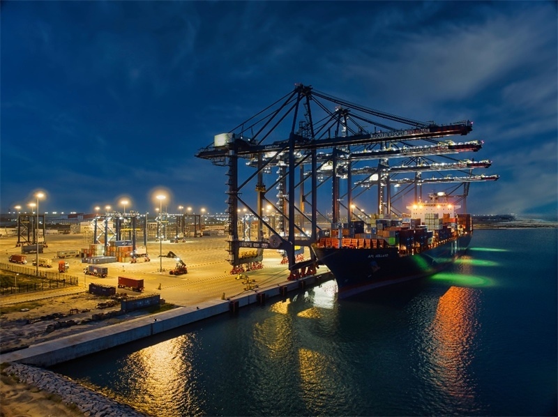 萊基港實(shí)行7×24小時(shí)裝卸作業(yè)機(jī)制。受訪者供圖