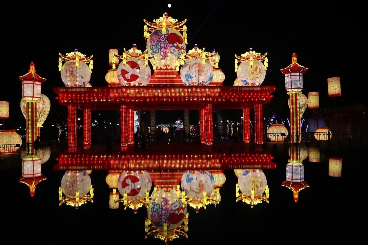 中秋國慶期間，南岳祝融文旅小鎮(zhèn)舉辦祝融花燈節(jié)。曹正平攝