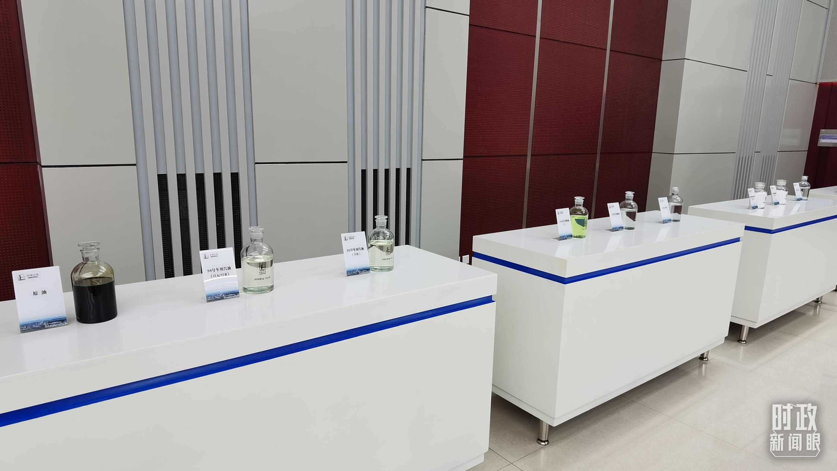 △中國石化九江分公司生產(chǎn)的產(chǎn)品展示。（總臺央視記者郭鴻拍攝）