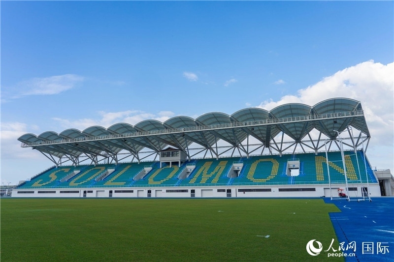 2023年9月12日，位于所羅門群島首都霍尼亞拉的由中土公司承建的中國援所羅門群島2023年太平洋運動會體育場館。人民網(wǎng) 賀吉攝
