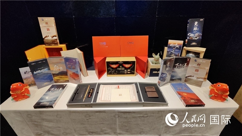 中央廣播電視總臺(tái)精品節(jié)目及文創(chuàng)產(chǎn)品展臺(tái)。人民網(wǎng) 蔣曉辰攝