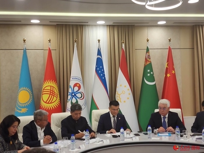 中國駐烏茲別克斯坦大使于駿致辭。人民網(wǎng)記者 李強(qiáng)攝